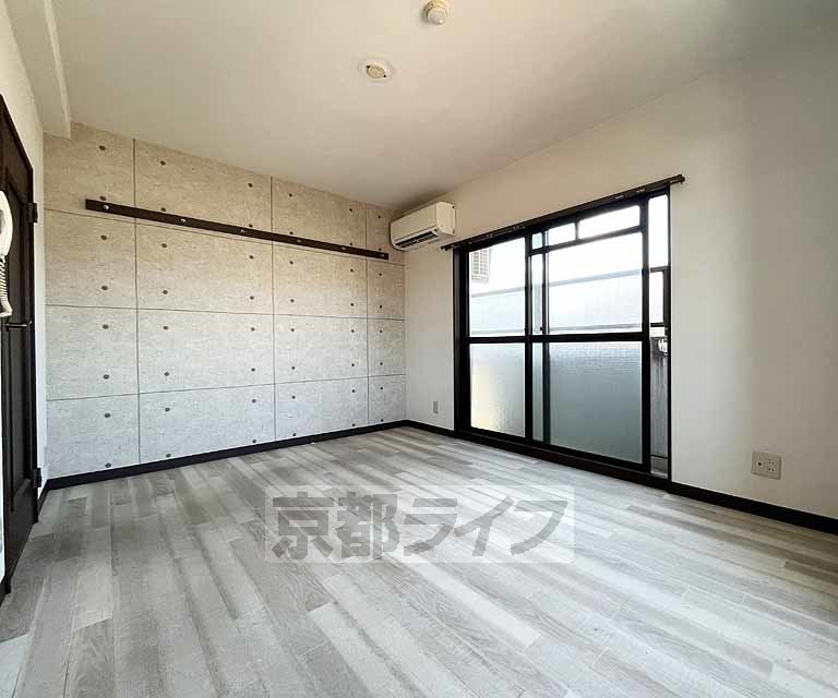 居室・リビング　落ち着いた雰囲気のお部屋です