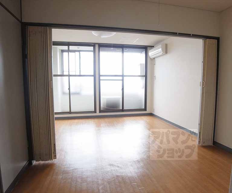 居室・リビング　広々した空間