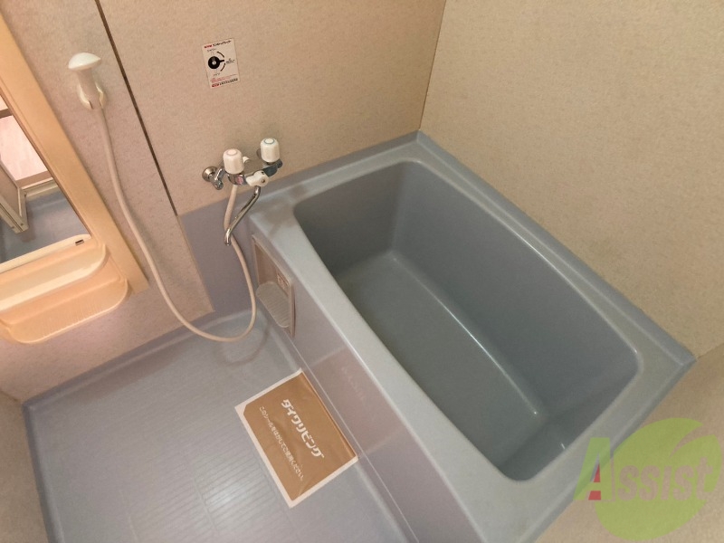 バス・シャワールーム　ユニットバスです。疲れを癒すのに欠かせませんね！