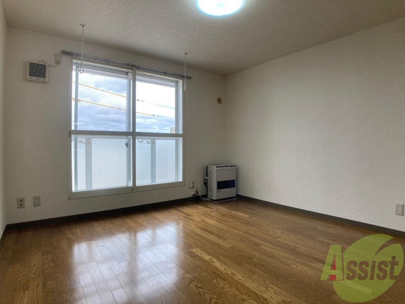 居室・リビング　広くてキレイなお部屋が広がっていて、充実した生活が送れそう。