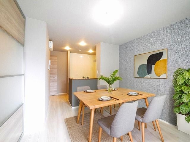 居室・リビング　CGで家具等を配置したもので家具等は含まれません