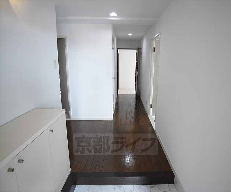 玄関　玄関から見た室内の様子です。