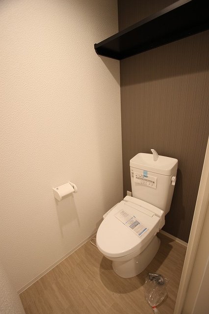 トイレ　同物件別号室の写真