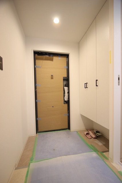 玄関　同物件別号室の写真