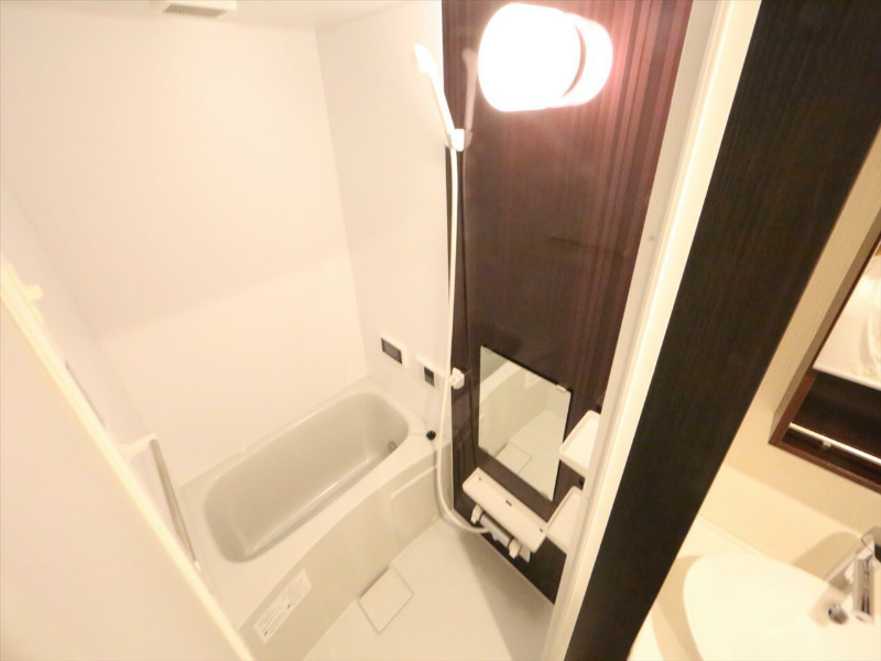 バス・シャワールーム　浴室テレビ付　追い焚き機能付お風呂　同物件別号室写真