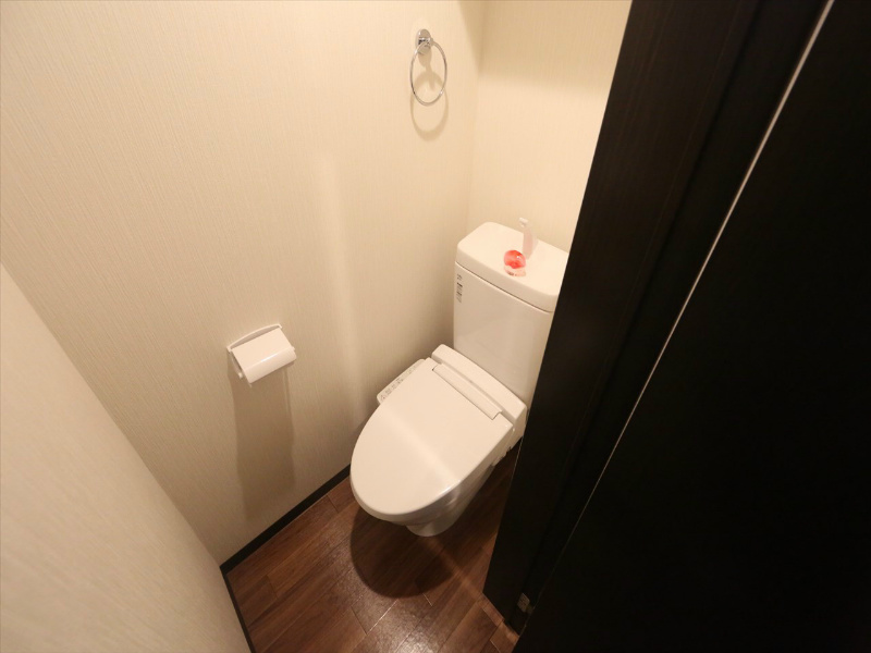 トイレ　温水洗浄暖房便座付トイレ　同物件別号室写真