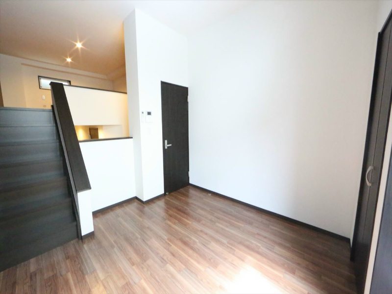 居室・リビング　洋室7.02帖　ロフト6.5帖　同物件別号室写真