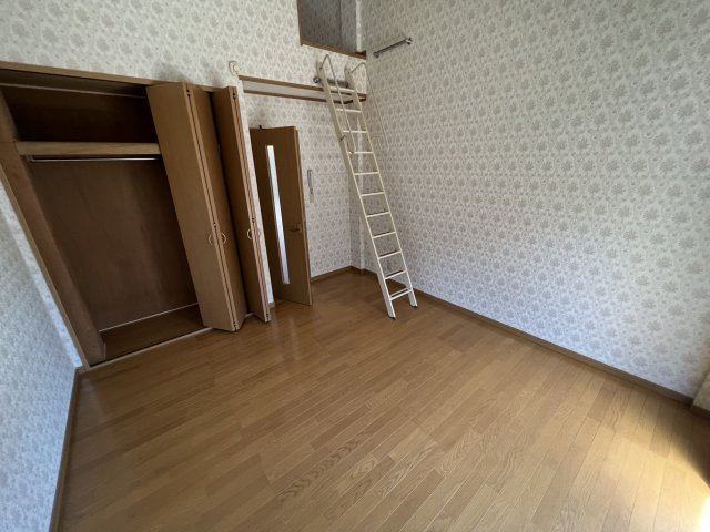 居室・リビング　南向きで日当たり良好なリビングです。