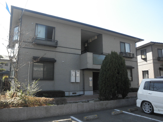 建物外観　小・中学校が近く、子育てに適した環境が揃っております