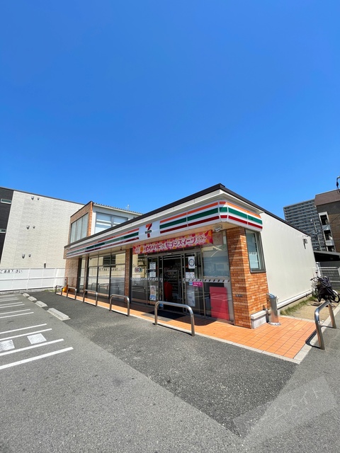 コンビニ　セブンイレブン大阪山之内1丁目店（コンビニ）まで174m