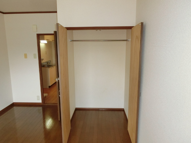 収納　同型の部屋の写真を使用しております。