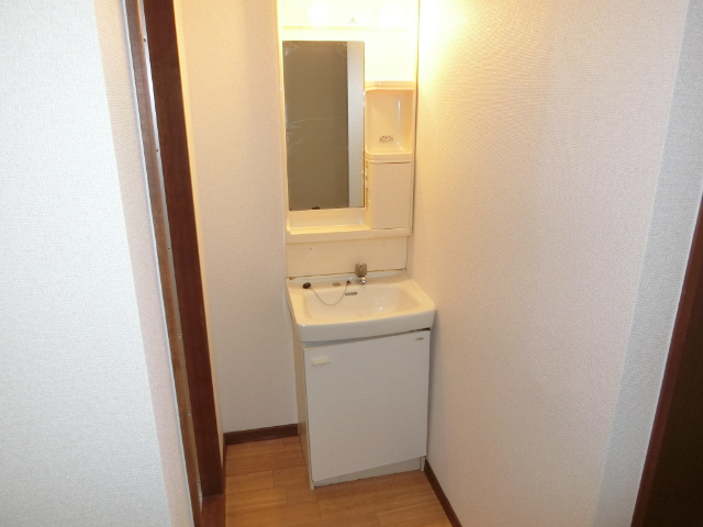 洗面設備　同型の部屋の写真を使用しております。