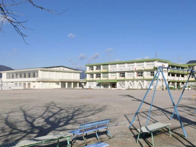 小学校　神戸町立北小学校（小学校）まで967m
