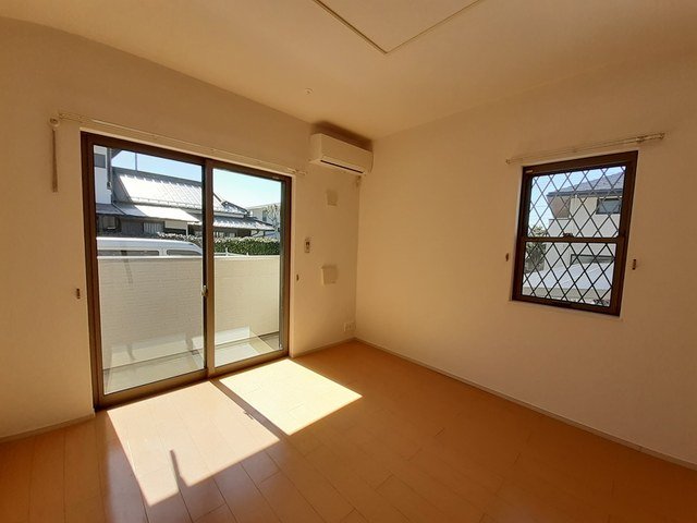 居室・リビング　こちらの居間で趣味の時間をお楽しみください