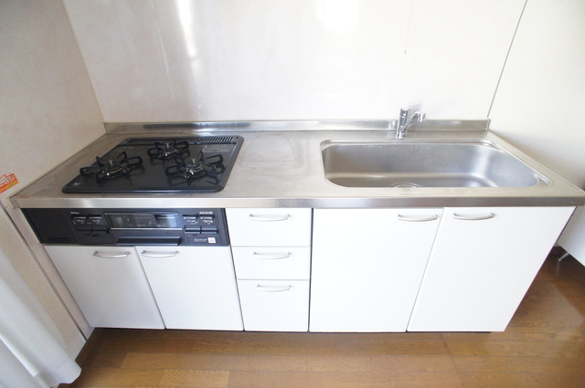 キッチン　自炊派にはうれしい機能付きのシステムキッチンです☆