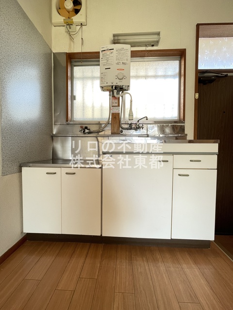 キッチン　キッチンは収納付！調理器具など必要な物を収納できます☆