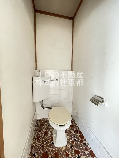 トイレ　白基調で清潔感のあるトイレです♪