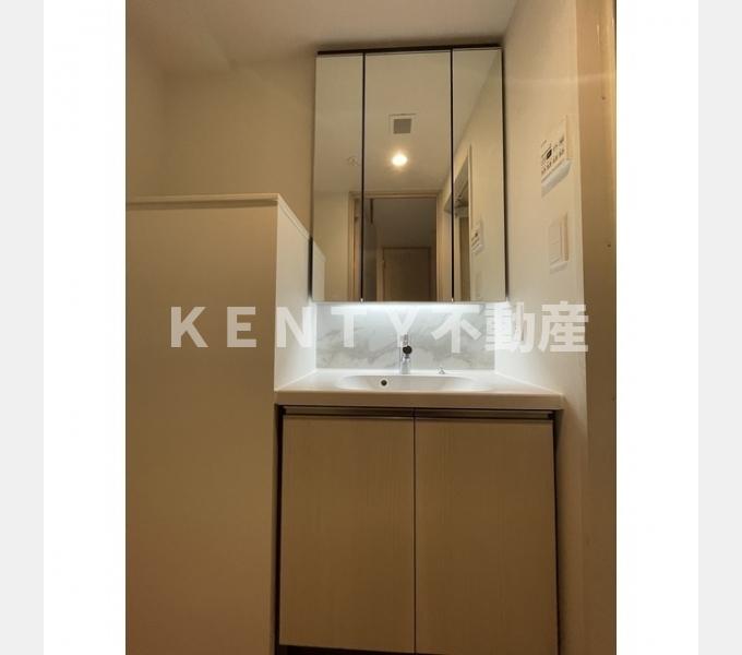 洗面設備　ゆったりとスペースのある洗面所