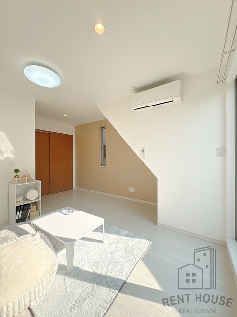 居室・リビング　設置家具はイメージです。