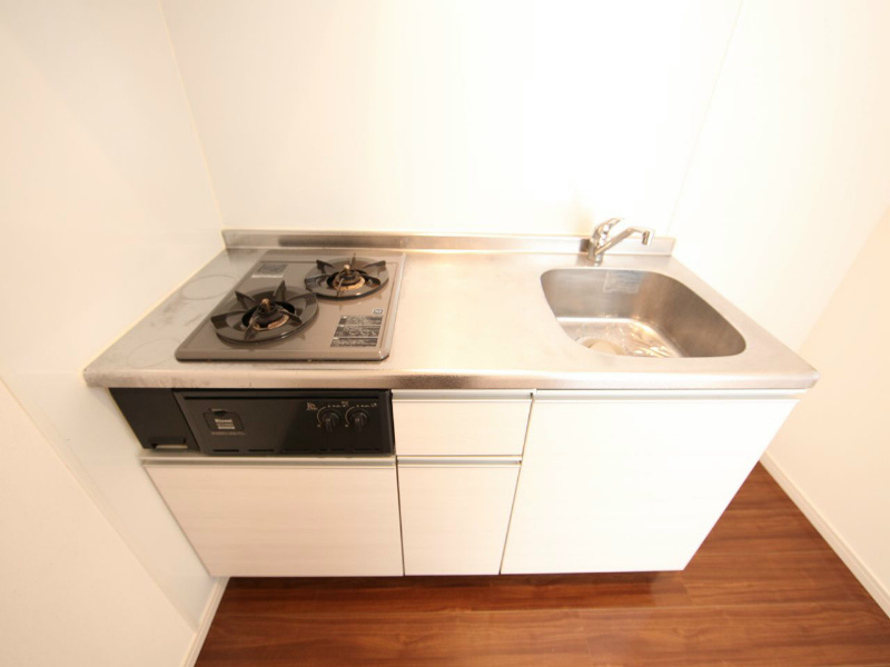 キッチン　システムキッチン（ガス2口）冷蔵庫・レンジ等ご用意できます