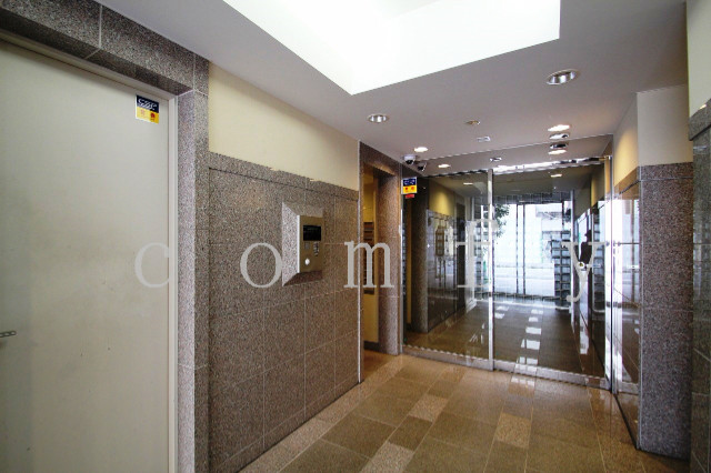 エントランス　オートロック付き