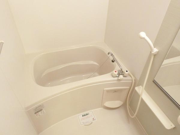 バス・シャワールーム　キレイにリフォームされています！