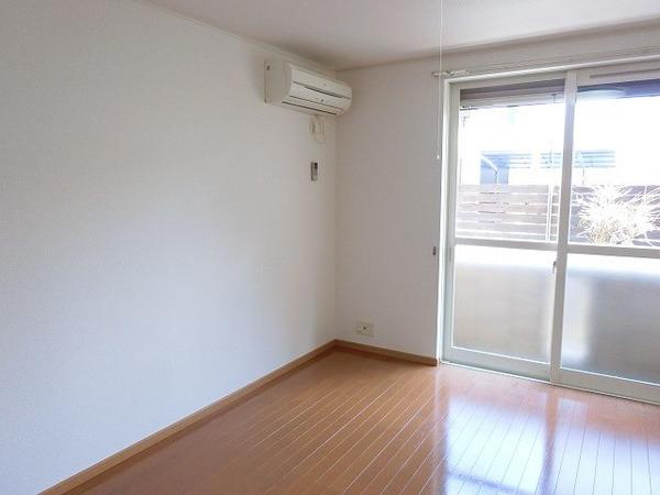 居室・リビング　広々とした洋室！