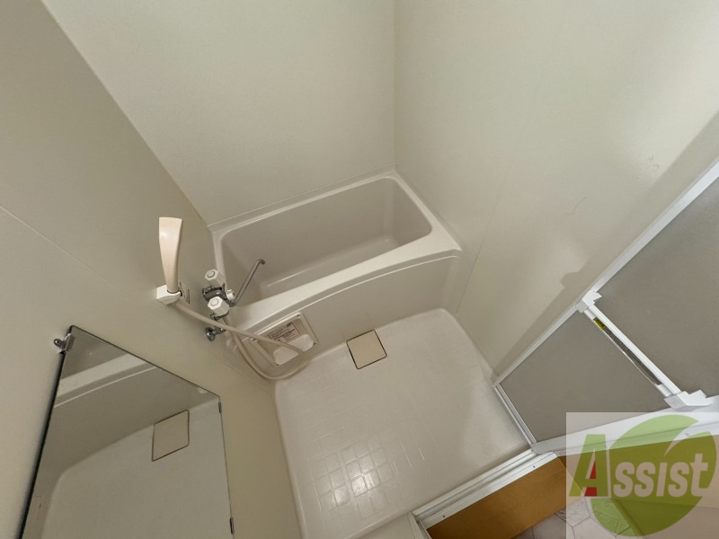 バス・シャワールーム　お風呂になります。一日の疲れを癒してくださいね。