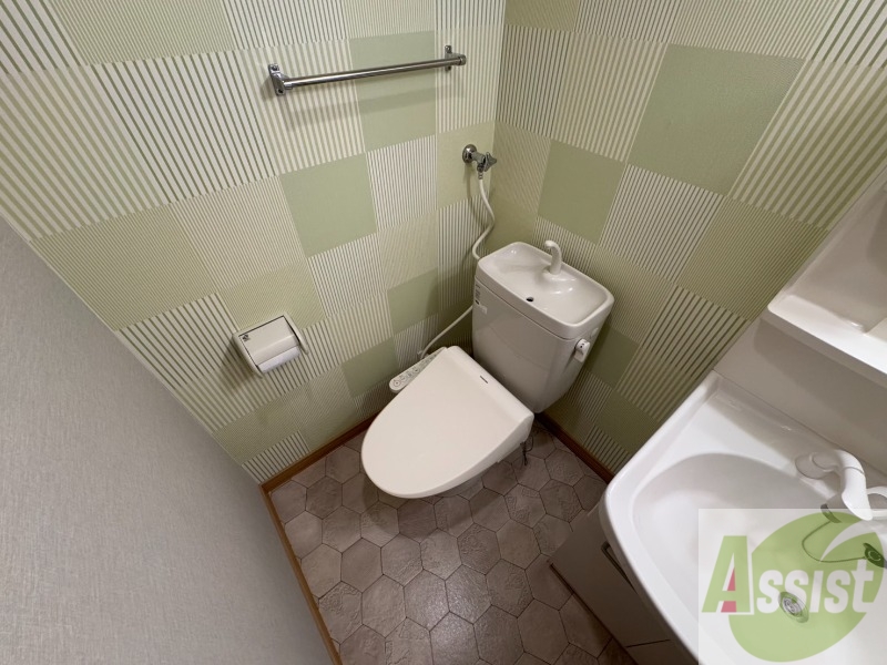 トイレ　ウォシュレット機能がついたトイレ。安心して使用できますね。