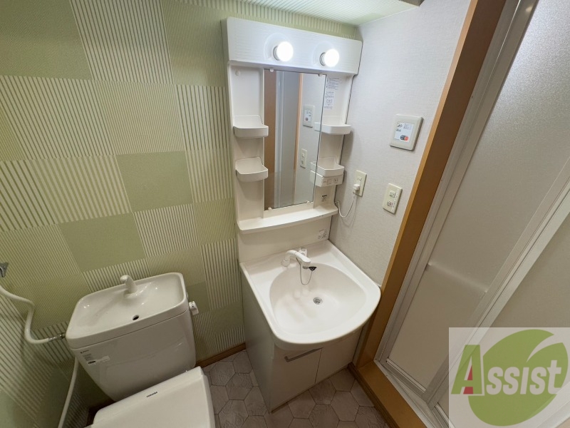 洗面設備　シャンプードレッサー。身支度はここでばっちりですね。