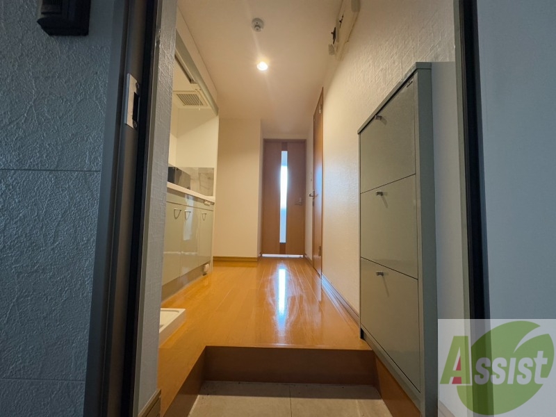 玄関　玄関の様子です。明るい印象ですね。気分もあがりそう。