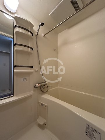 バス・シャワールーム　ファインブルーム靭公園　清潔な浴室