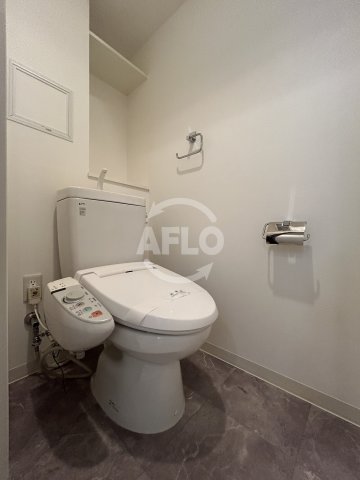 トイレ　ファインブルーム靭公園　温水暖房便座