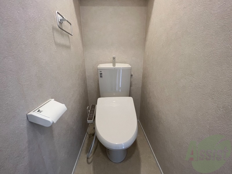 トイレ　トイレを撮影しました。温水洗浄便座付きとなります。