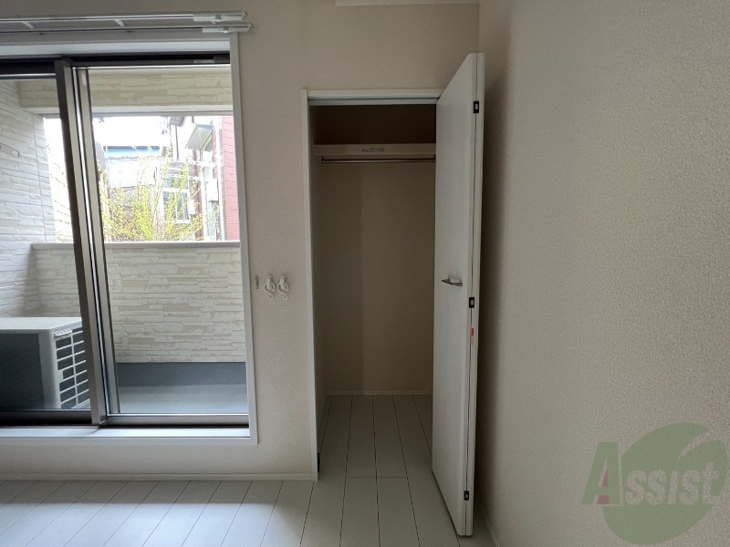 その他部屋・スペース　クローゼットの中を撮影しました。奥行きがあり広めですね。