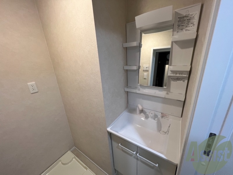 洗面設備　独立洗面台を撮影しました。物なども置いて頂けます。