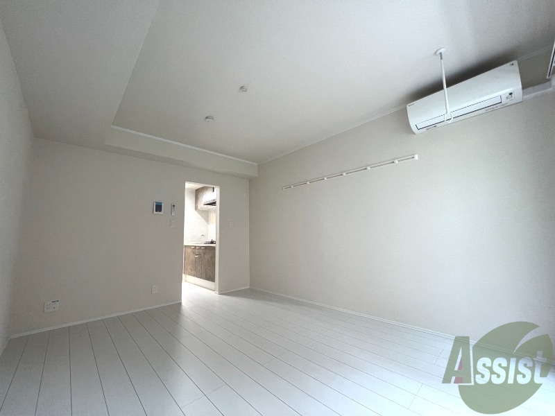 居室・リビング　リビングを別角度から撮影しました。綺麗で広々しております。