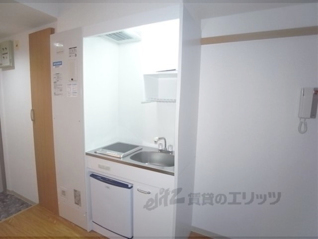 キッチン　冷蔵庫つきです