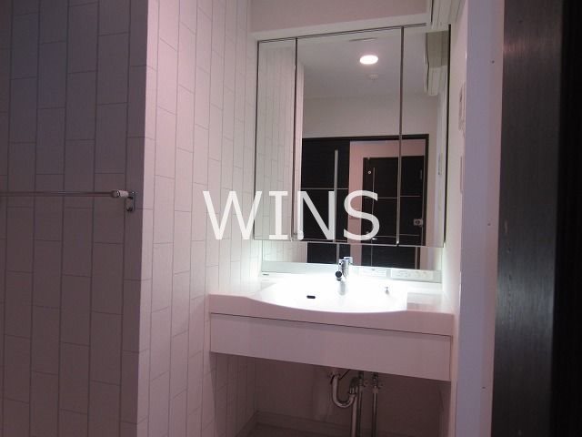 洗面設備　※同タイプの別部屋参考写真です。