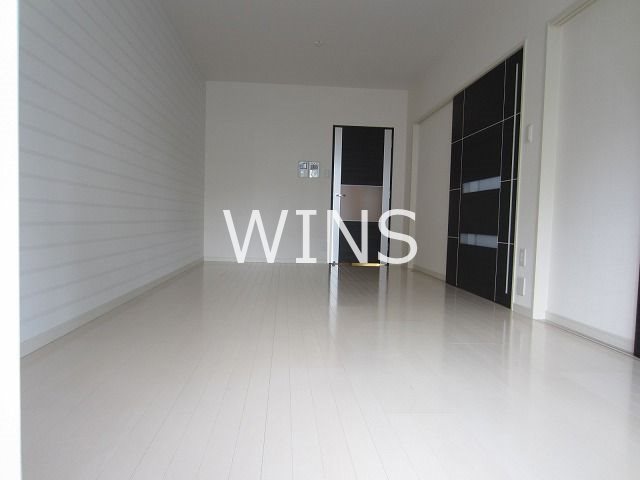 居室・リビング　※同タイプの別部屋参考写真です。