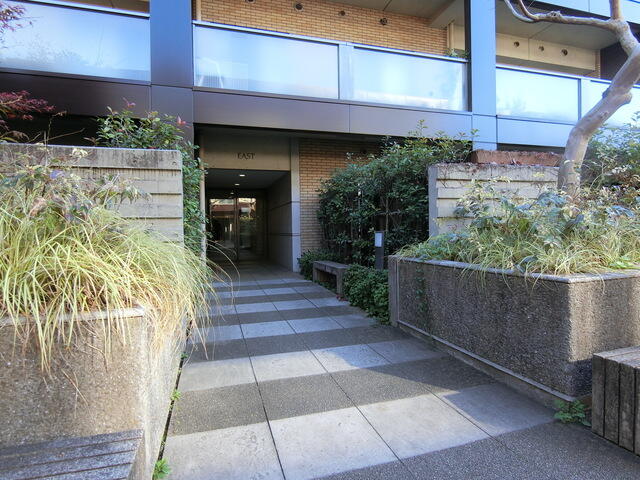 エントランス　2025年12月撮影　　WEST棟