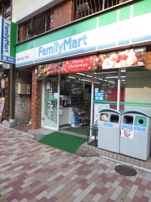 コンビニ　ファミリーマート（コンビニ）まで130m