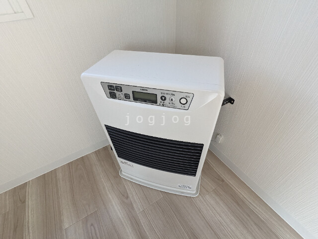 その他設備　灯油ＦＦ式ストーブ