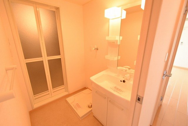 洗面設備　洗面所内に洗濯機置場あり♪