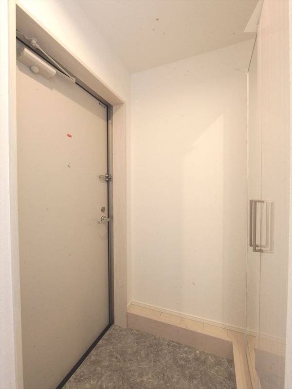 玄関　玄関　シューズボックス付（収納充実してます）