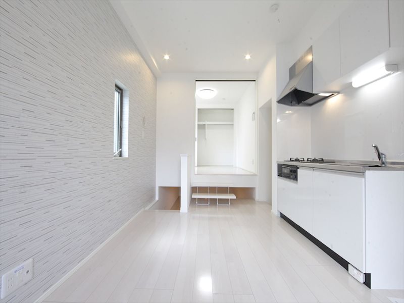 居室・リビング　ＬＤＫ8.5帖　洋室3.7帖　アンダーロフト付