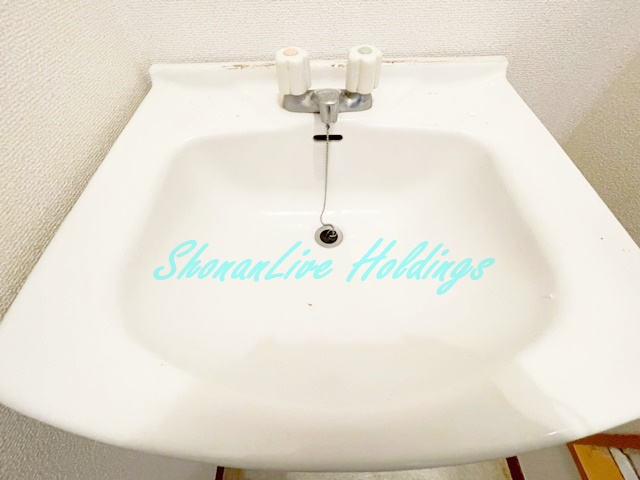 洗面設備　明るい洗面所です