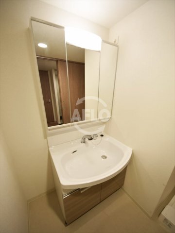 洗面設備　プレサンス心斎橋ニスト　独立洗面台