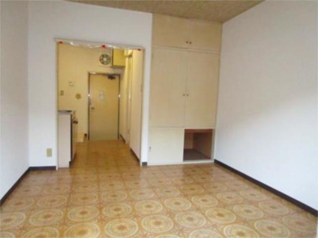 居室・リビング　６帖の洋室