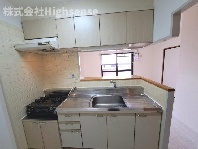 キッチン　コンパクトなキッチンで掃除もラクラク